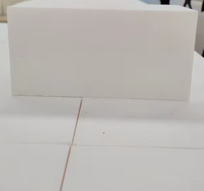 Hoge temperatuurbestendige aluminiumoxide holle bolstenen voor glas smeltovens en warmtebehandelingsovens